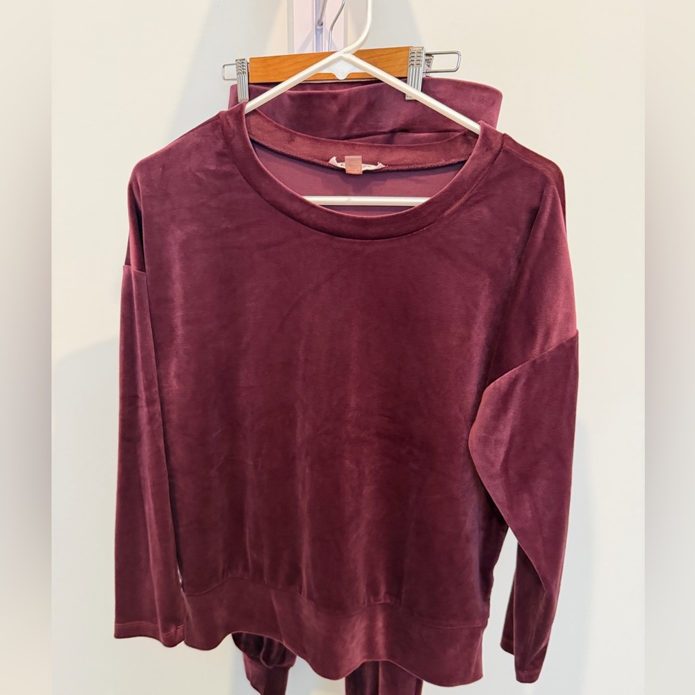 Women's Velvet Lounge Set.  Size M